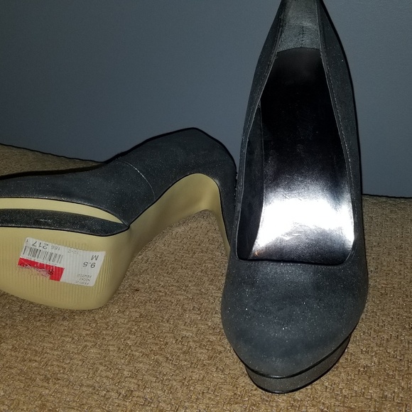 Fergie Heels, size 9.5 - Gun Metal Grey - Picture 2 of 6
